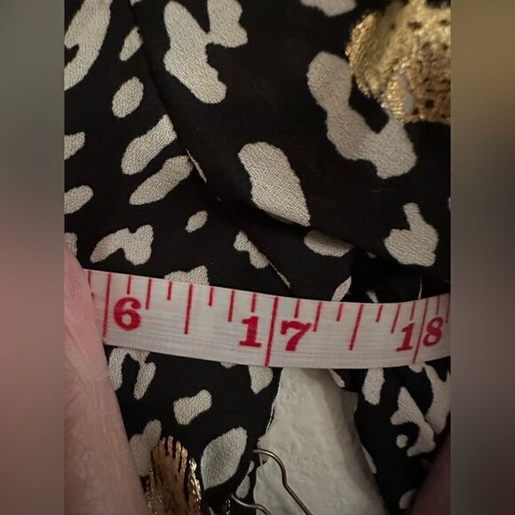 NWT Blu Pepper Bishop Tie Neck Top with Gold Design size Small - Picture 10 of 12